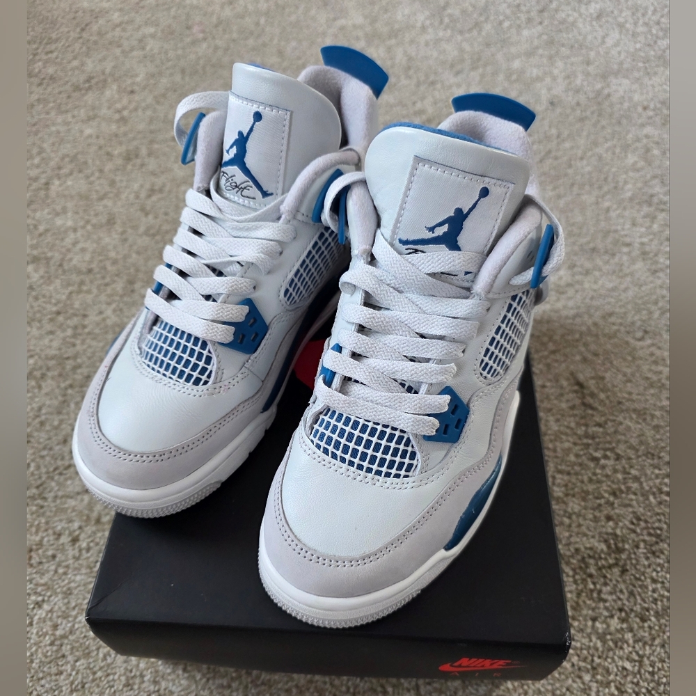 Air Jordan 4 Retro (military blue)